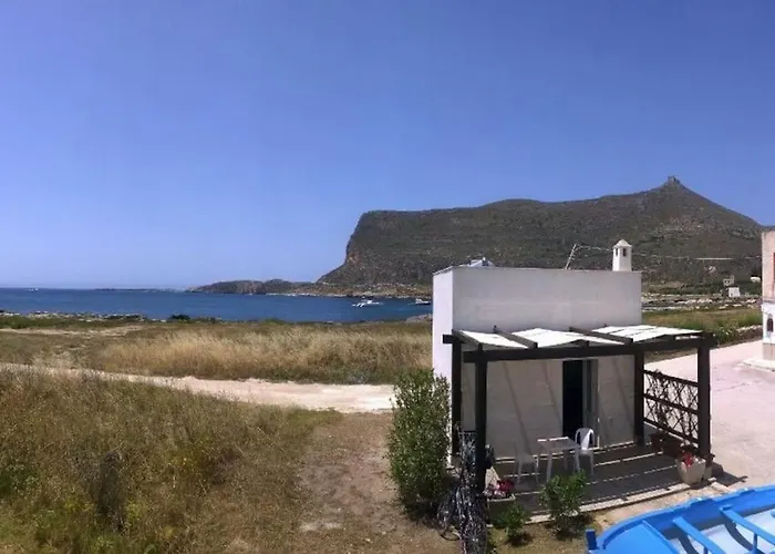 Il Cubo, Monovano Col Mare Su Tre Fronti.