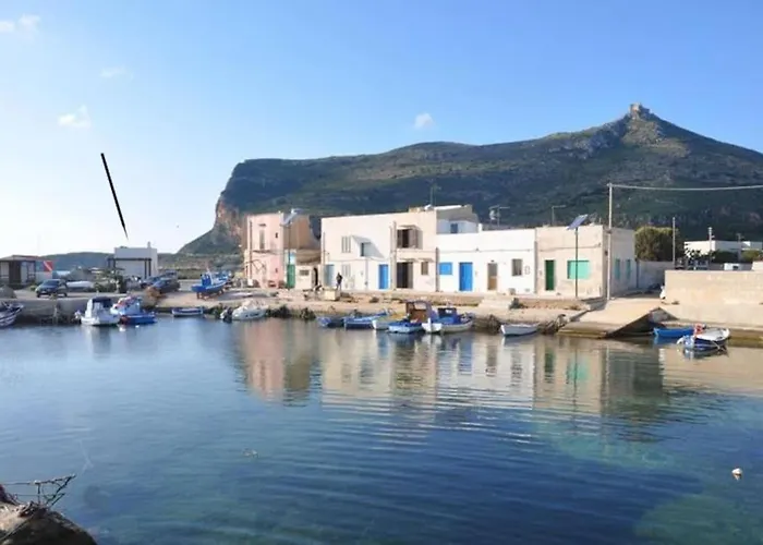 Il Cubo, Monovano Col Mare Su Tre Fronti.