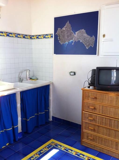 Il Cubo, Monovano Col Mare Su Tre Fronti. * Favignana